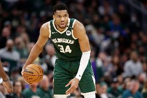 高效全能！字母哥半场8中5拿到14分4板5助 罚球4中4