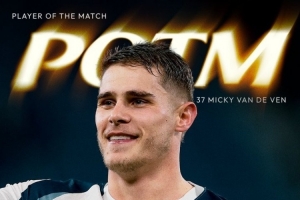 攻防俱佳！热刺官方：范德芬当选为3-0埃弗顿队内最佳球员